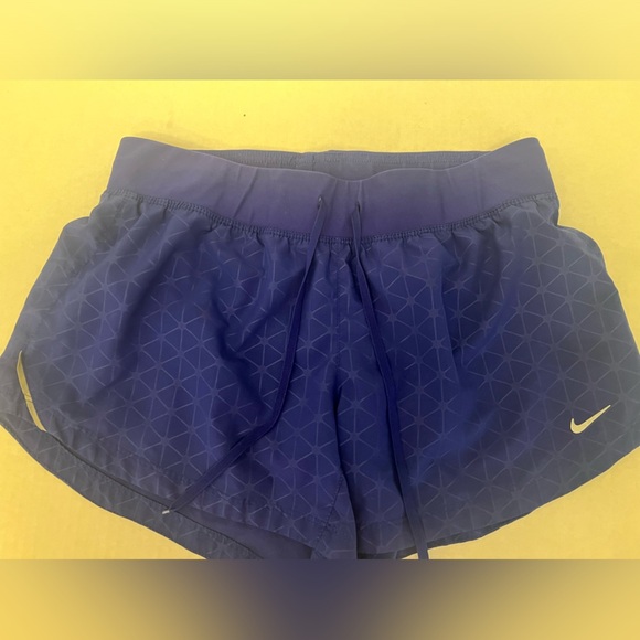 NIKE’S WOMEN’S PURPLE SIZE MEDIUM RUNNING SHORTS DRI FIT - Picture 6 of 6